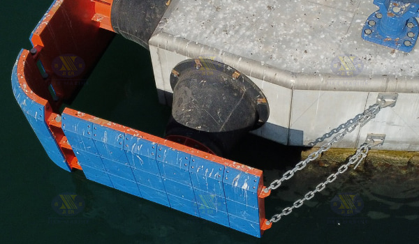 κωνικό φτερό