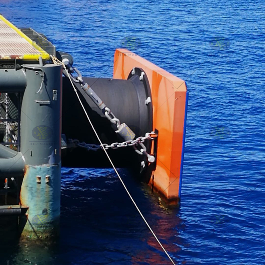 Jier Marine Super Cell Fenders για δεξαμενόπλοιο στην Ιταλία (1)