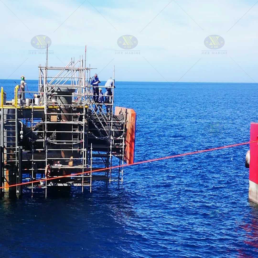 Jier Marine Super Cell Fenders για δεξαμενόπλοιο στην Ιταλία (2)