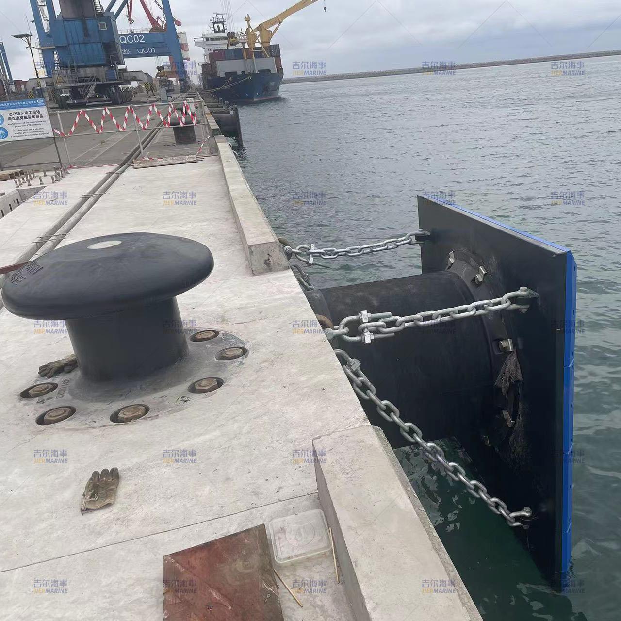 Super Cell Fender, Arch Fender και Cast Steel Pillar Bollard για το Kribi Deep Sea Port στο Καμερούν, Αφρική (JSC 、 JBP)